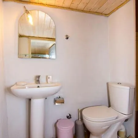 Thodoros Sleeps 6 *