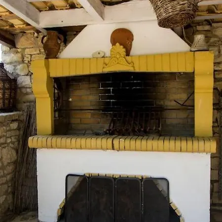 Thodoros Sleeps 6 *