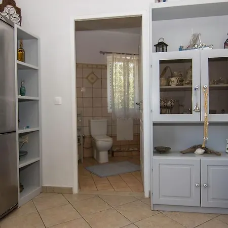 Thodoros Sleeps 6 Magaziá