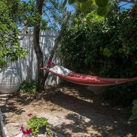 Thodoros Sleeps 6 *