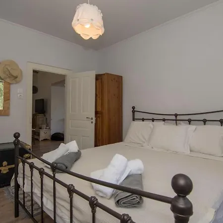 Thodoros Sleeps 6 * Magaziá
