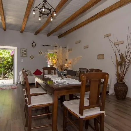 Thodoros Sleeps 6 Сasa de vacaciones *