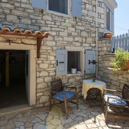 Thodoros Sleeps 6 *